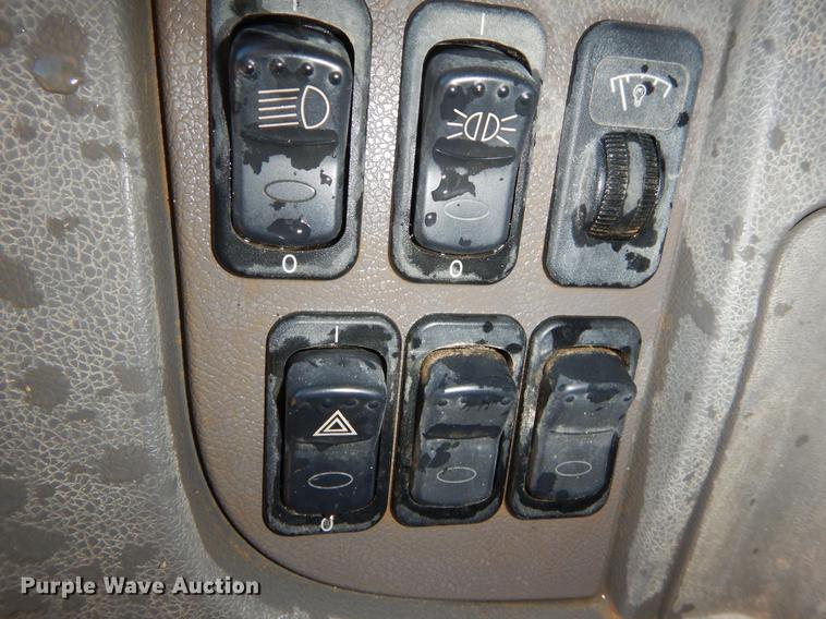 image for item DC0172 2012 Peterbilt 348 water truck