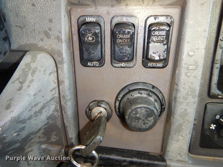 image for item DC0172 2012 Peterbilt 348 water truck