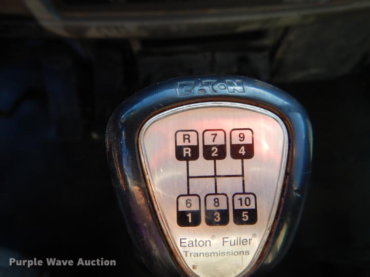 image for item DC0172 2012 Peterbilt 348 water truck