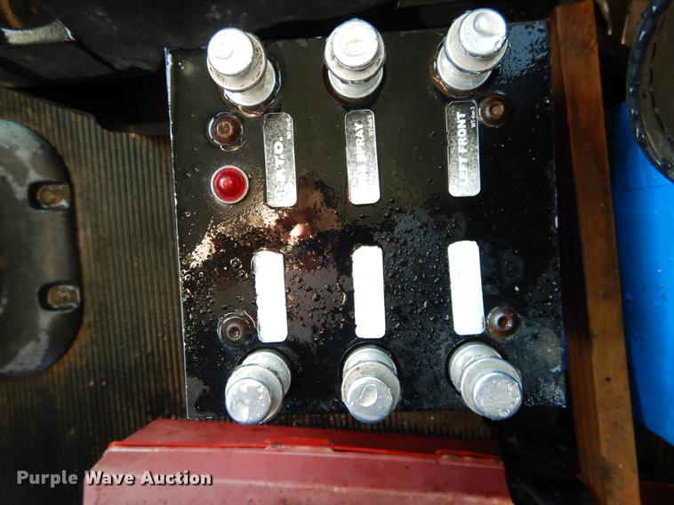 image for item DC0172 2012 Peterbilt 348 water truck