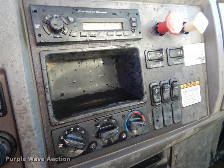 image for item DC0172 2012 Peterbilt 348 water truck