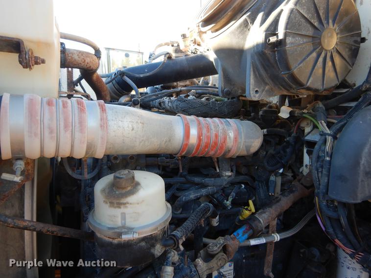 image for item DC0172 2012 Peterbilt 348 water truck