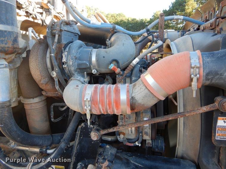 image for item DC0172 2012 Peterbilt 348 water truck