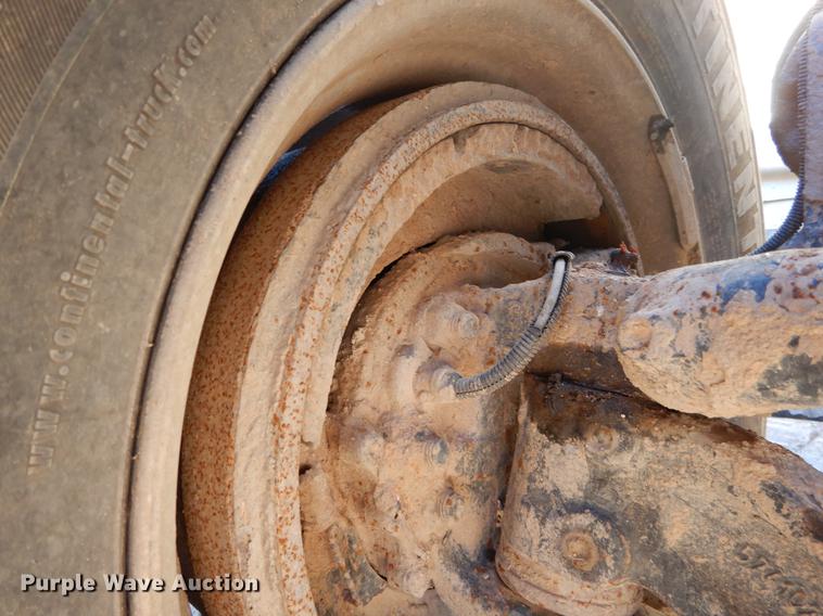 image for item DC0172 2012 Peterbilt 348 water truck