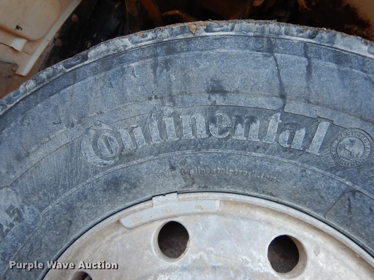 image for item DC0172 2012 Peterbilt 348 water truck