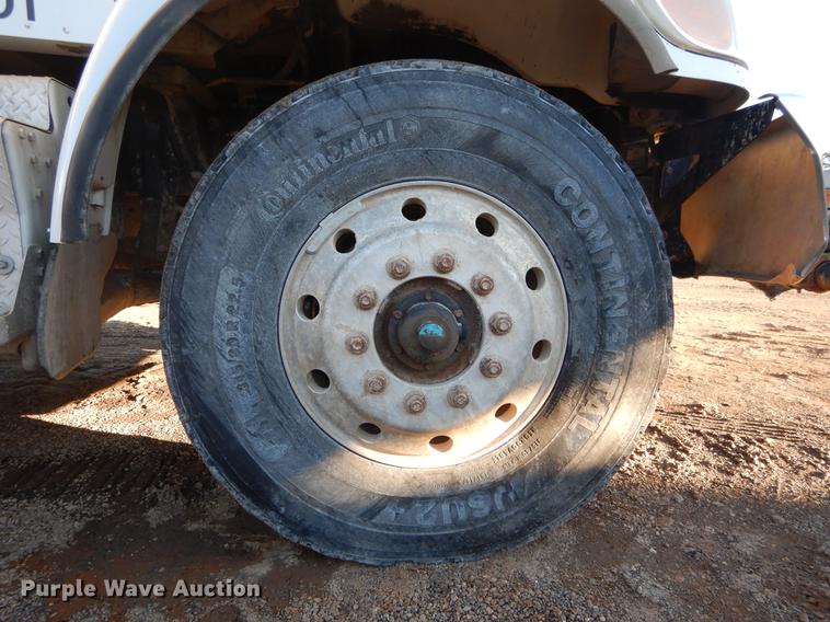 image for item DC0172 2012 Peterbilt 348 water truck