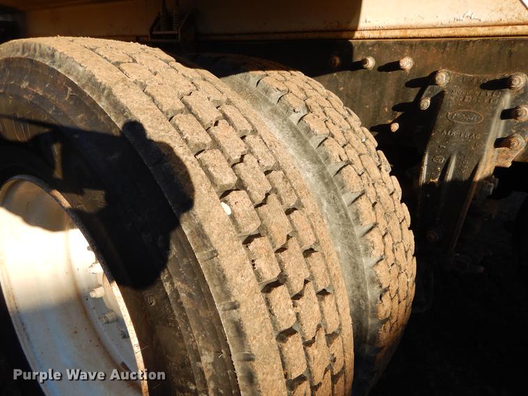 image for item DC0172 2012 Peterbilt 348 water truck