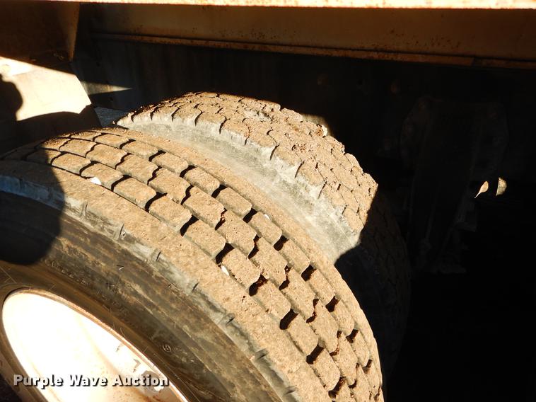 image for item DC0172 2012 Peterbilt 348 water truck