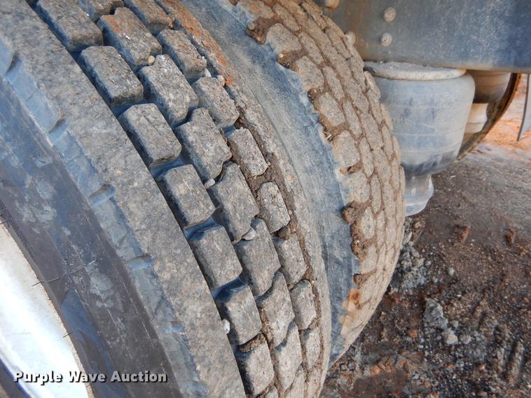 image for item DC0172 2012 Peterbilt 348 water truck