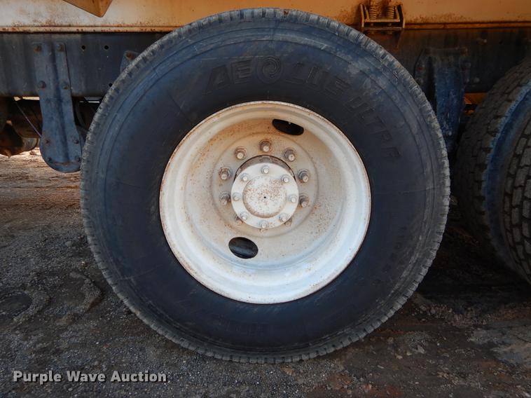 image for item DC0172 2012 Peterbilt 348 water truck