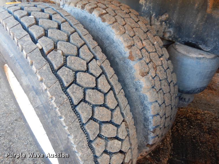 image for item DC0172 2012 Peterbilt 348 water truck