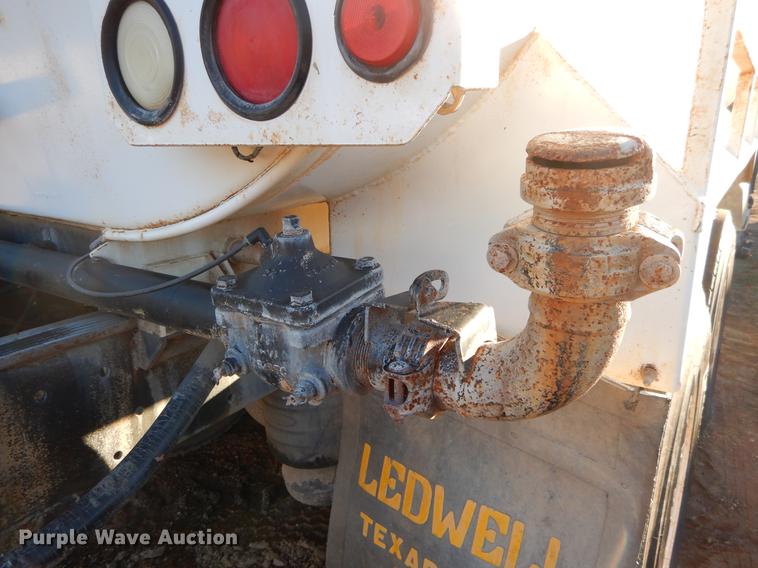 image for item DC0172 2012 Peterbilt 348 water truck