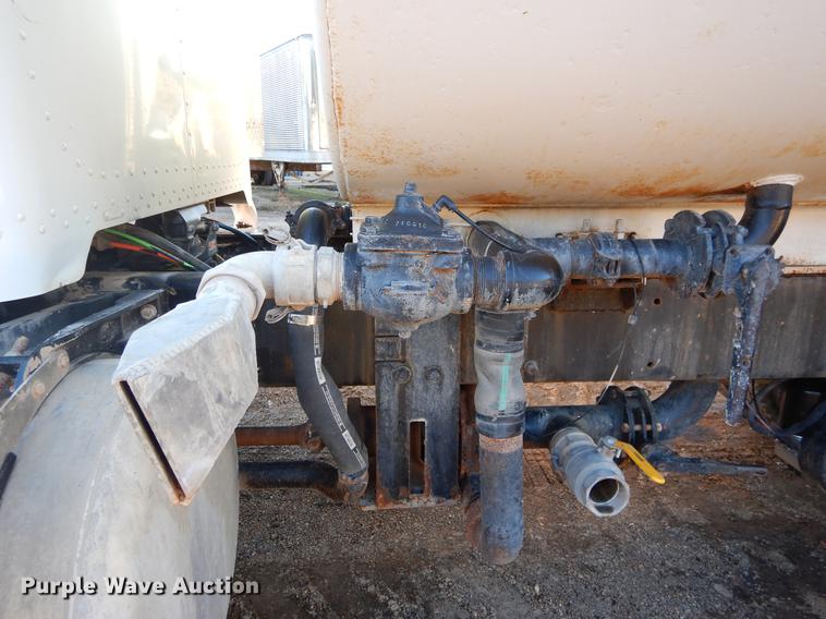 image for item DC0172 2012 Peterbilt 348 water truck