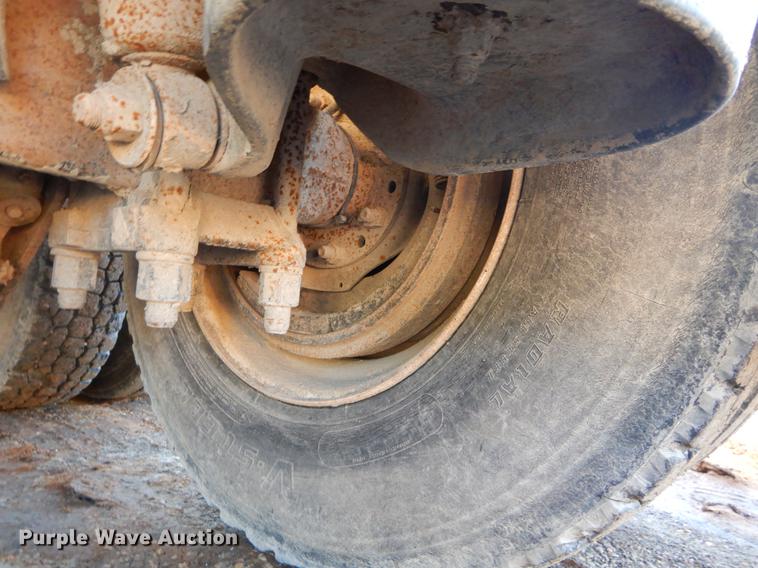 image for item DC0172 2012 Peterbilt 348 water truck