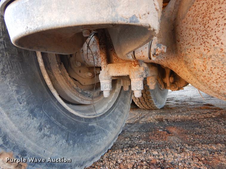 image for item DC0172 2012 Peterbilt 348 water truck