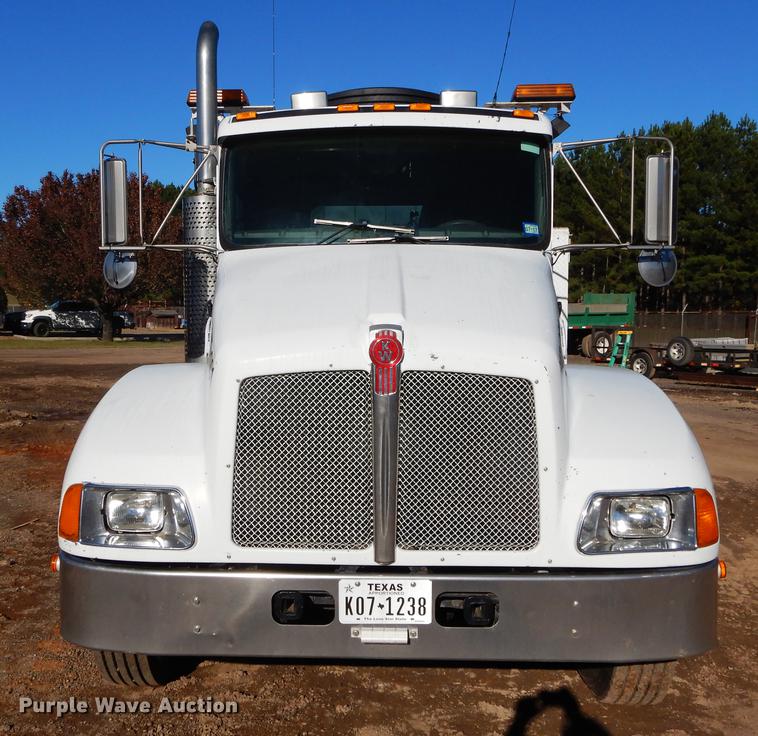 image for item DC0173 2007 Kenworth T300 service truck with crane