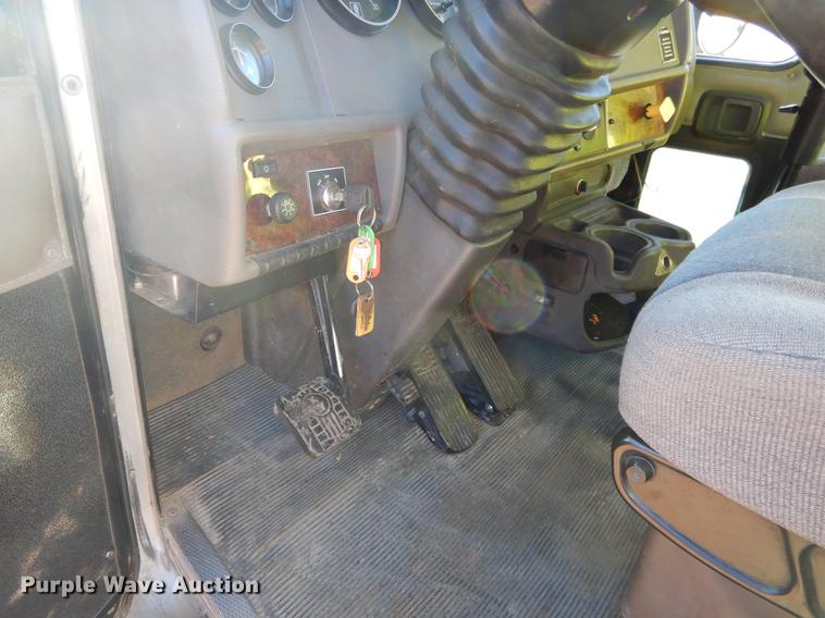 image for item DC0173 2007 Kenworth T300 service truck with crane