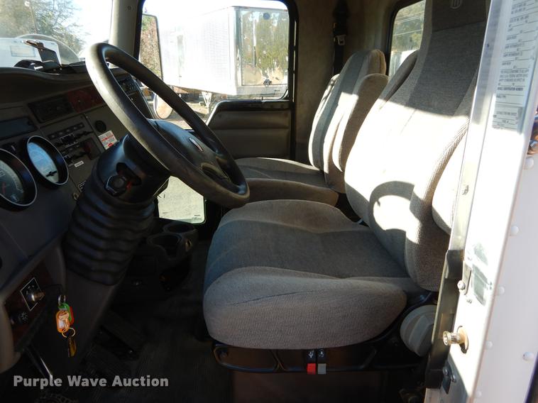 image for item DC0173 2007 Kenworth T300 service truck with crane