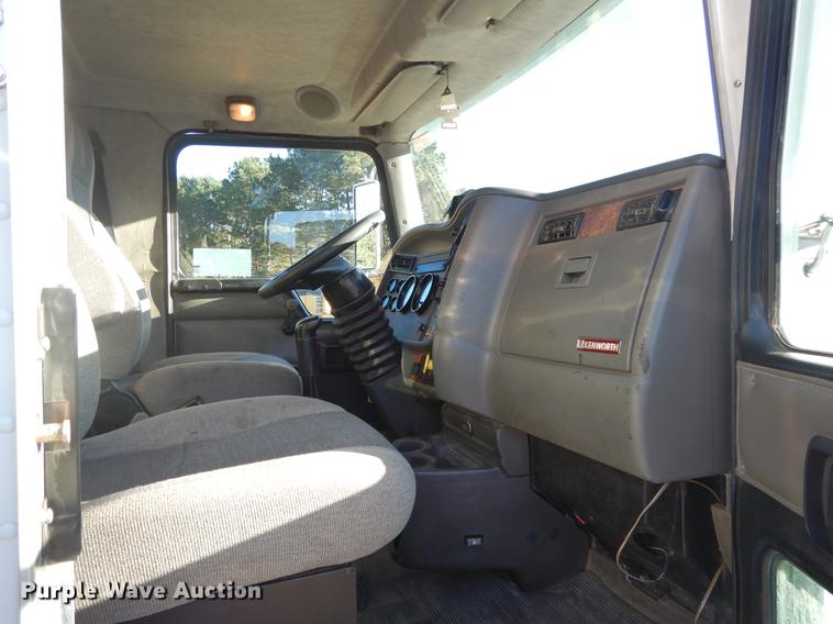 image for item DC0173 2007 Kenworth T300 service truck with crane