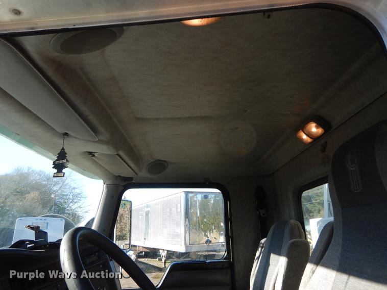 image for item DC0173 2007 Kenworth T300 service truck with crane