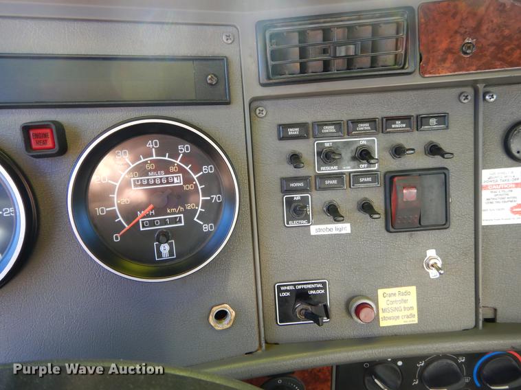 image for item DC0173 2007 Kenworth T300 service truck with crane