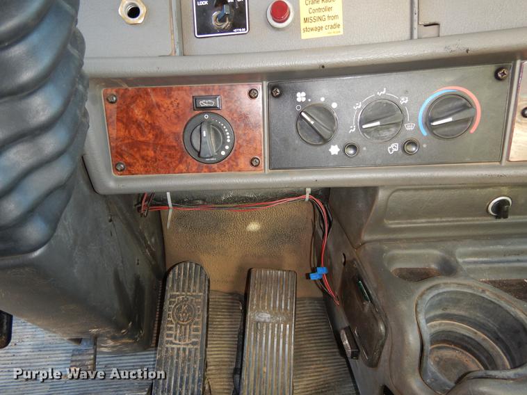 image for item DC0173 2007 Kenworth T300 service truck with crane