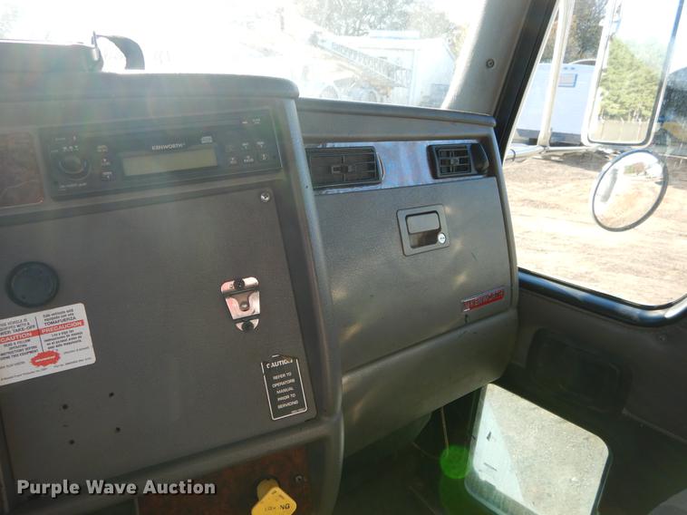 image for item DC0173 2007 Kenworth T300 service truck with crane