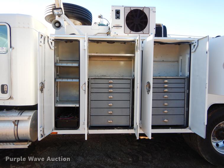 image for item DC0173 2007 Kenworth T300 service truck with crane