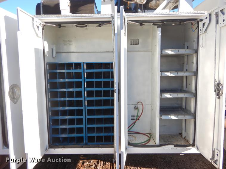 image for item DC0173 2007 Kenworth T300 service truck with crane