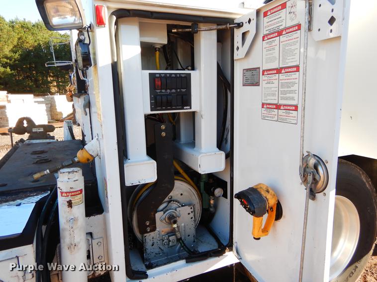 image for item DC0173 2007 Kenworth T300 service truck with crane