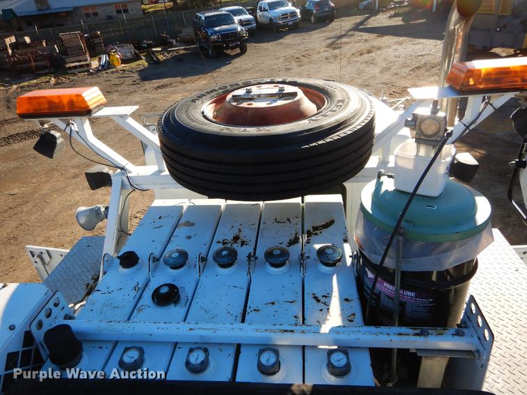 image for item DC0173 2007 Kenworth T300 service truck with crane