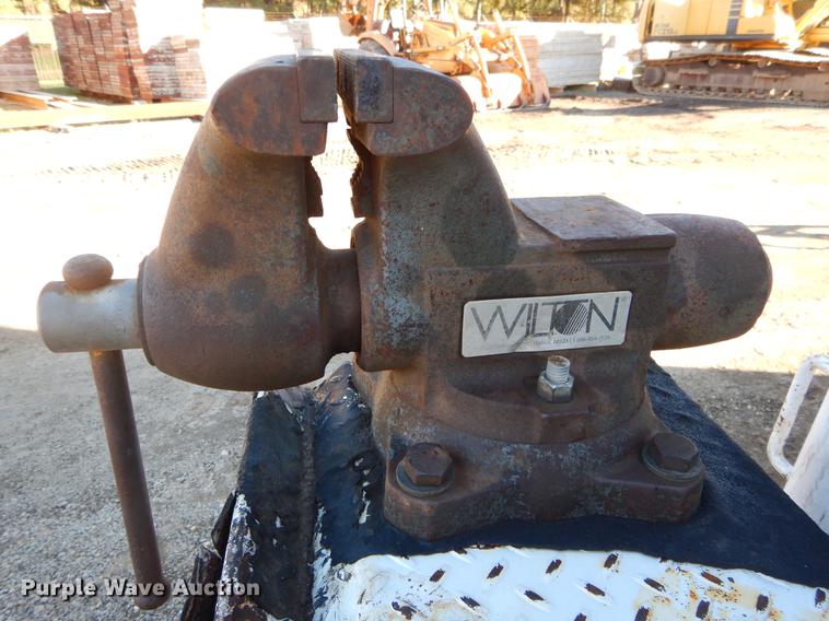 image for item DC0173 2007 Kenworth T300 service truck with crane