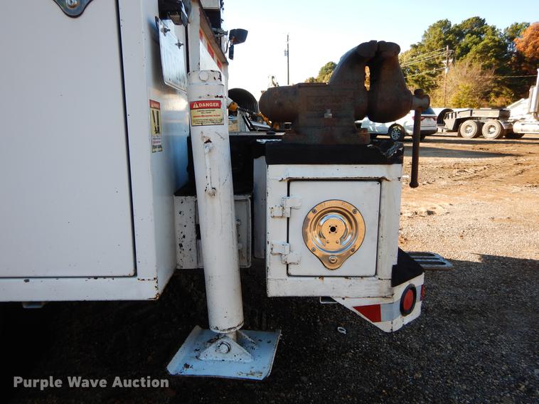 image for item DC0173 2007 Kenworth T300 service truck with crane