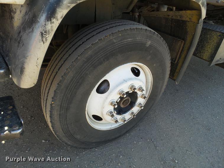 image for item DD1125 1997 GMC T6500 road striper truck