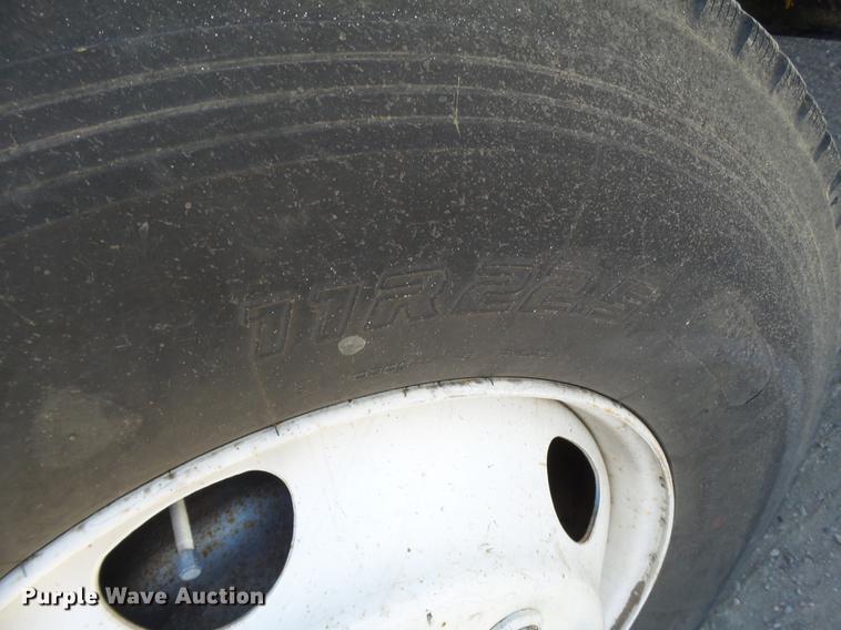 image for item DD1125 1997 GMC T6500 road striper truck