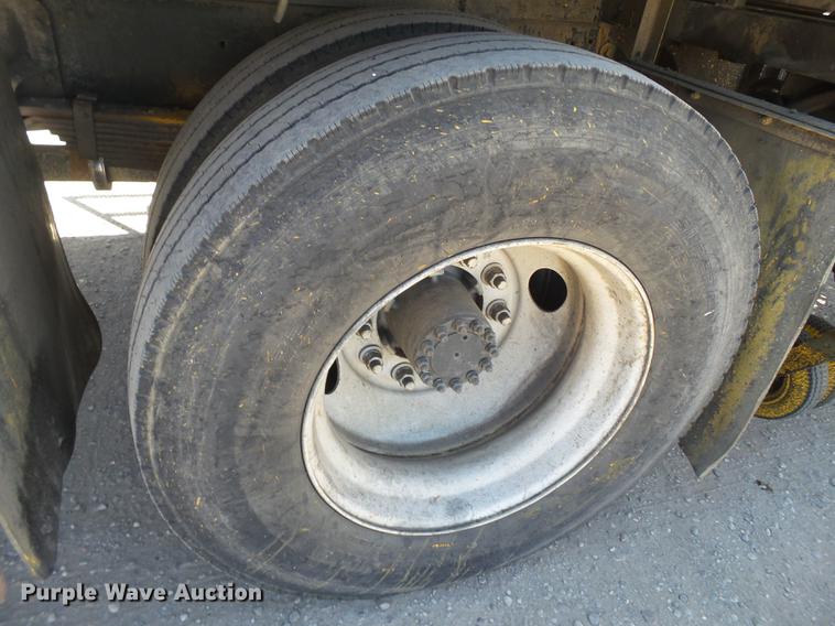 image for item DD1125 1997 GMC T6500 road striper truck