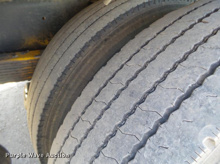 image for item DD1125 1997 GMC T6500 road striper truck