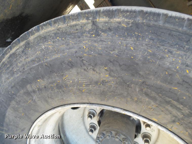 image for item DD1125 1997 GMC T6500 road striper truck