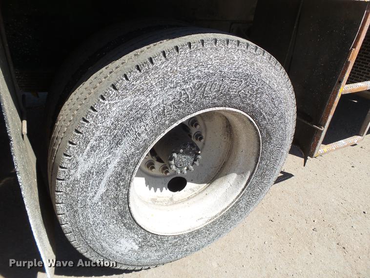 image for item DD1125 1997 GMC T6500 road striper truck