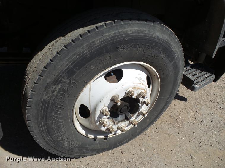 image for item DD1125 1997 GMC T6500 road striper truck