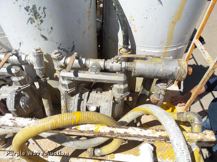 image for item DD1125 1997 GMC T6500 road striper truck