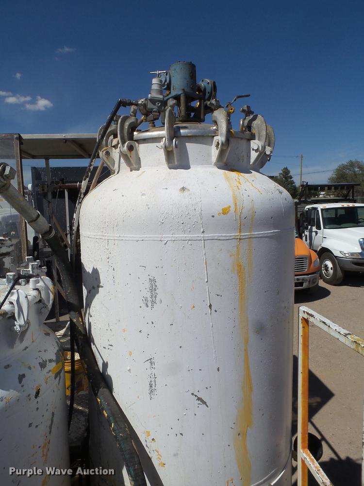 image for item DD1125 1997 GMC T6500 road striper truck