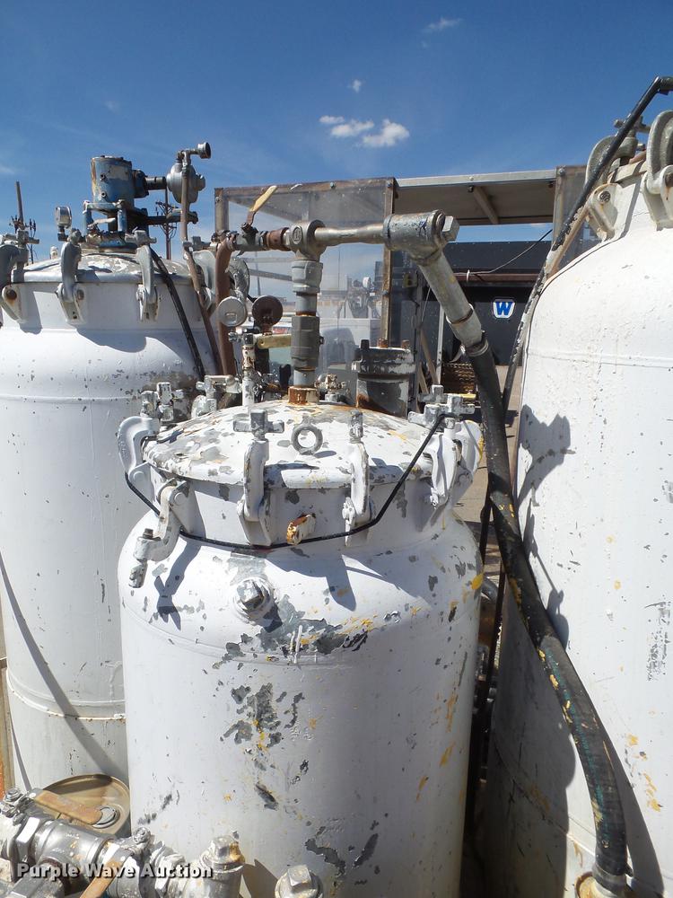 image for item DD1125 1997 GMC T6500 road striper truck