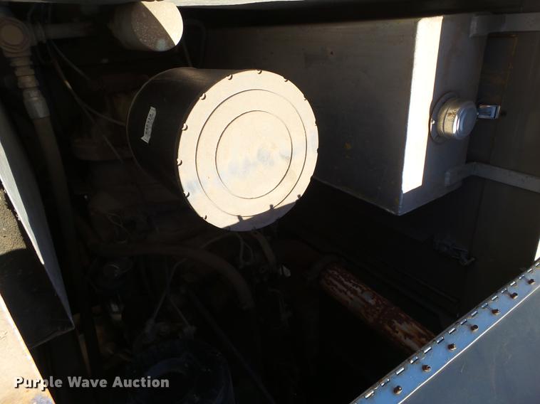 image for item DD1125 1997 GMC T6500 road striper truck