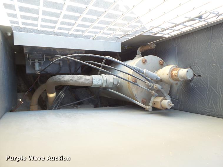 image for item DD1125 1997 GMC T6500 road striper truck