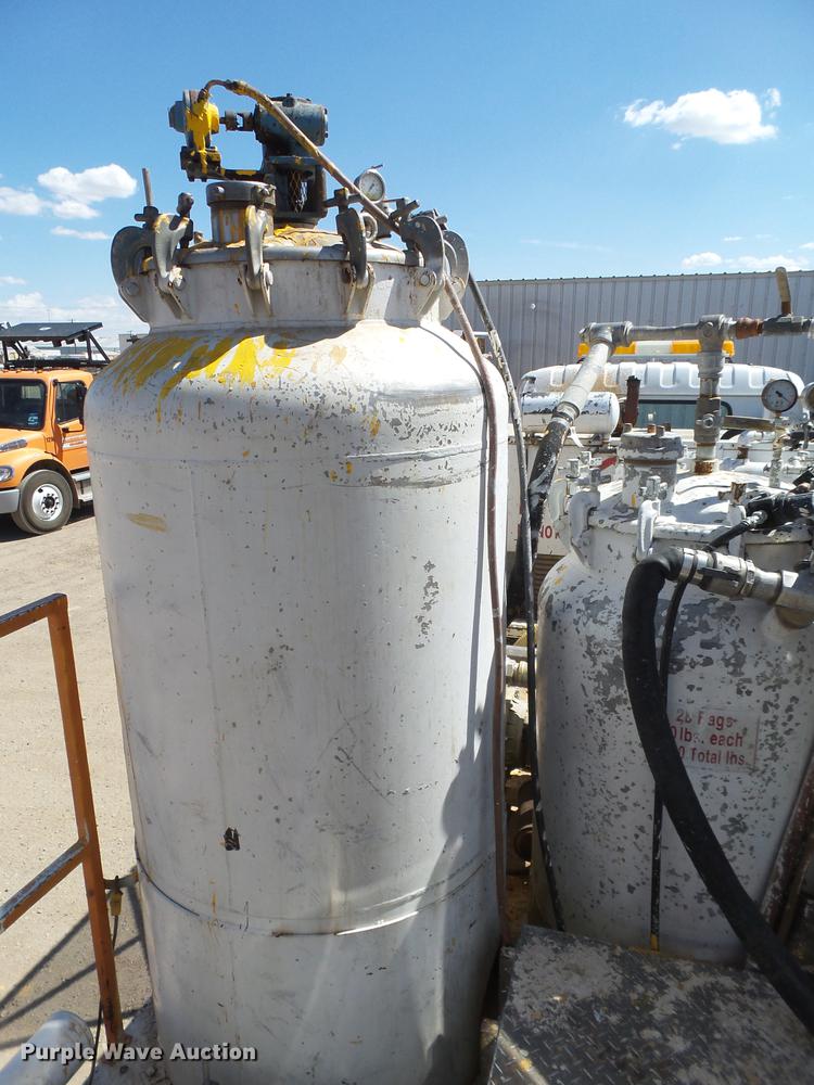 image for item DD1125 1997 GMC T6500 road striper truck