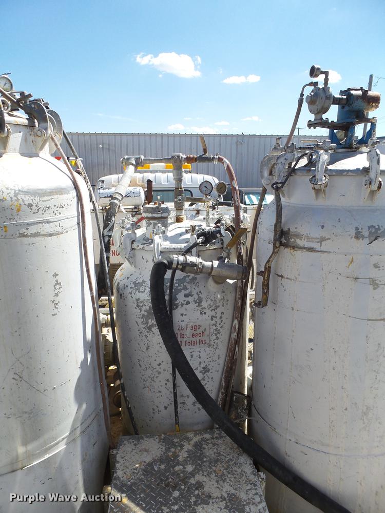 image for item DD1125 1997 GMC T6500 road striper truck