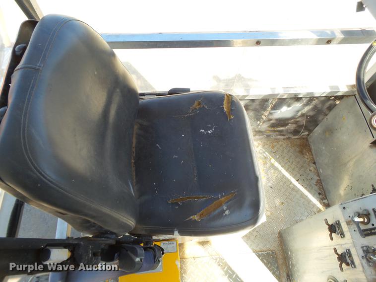 image for item DD1125 1997 GMC T6500 road striper truck