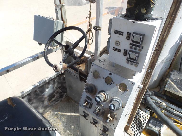 image for item DD1125 1997 GMC T6500 road striper truck