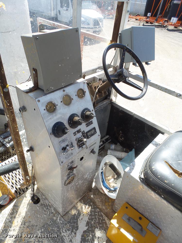 image for item DD1125 1997 GMC T6500 road striper truck